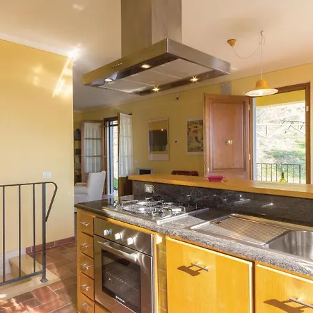 Dom wakacyjny 2 Bedroom In Camaiore Lu *