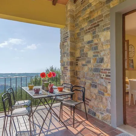 2 Bedroom In Camaiore Lu * Corsanico-Bargecchia