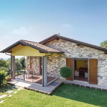 2 Bedroom In Camaiore Lu *