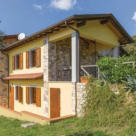 2 Bedroom In Camaiore Lu Semesterbostad Corsanico-Bargecchia