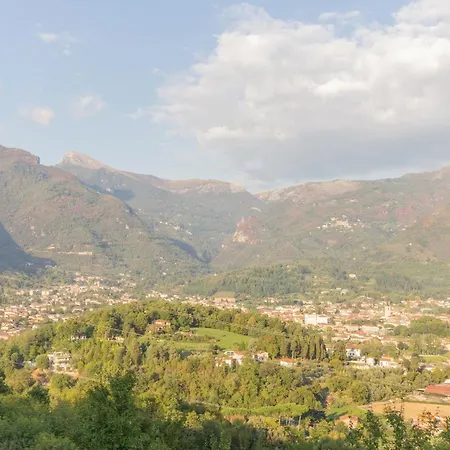 2 Bedroom In Camaiore Lu *